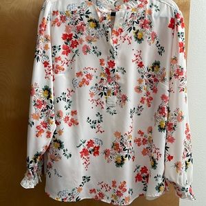 EUC LOFT SZ 20 Blouse - White Print. Ruffled neck and cuffs. Cute!!!